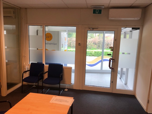 Uitdeelpost met 24-uurs afgiftemachine locatie Well